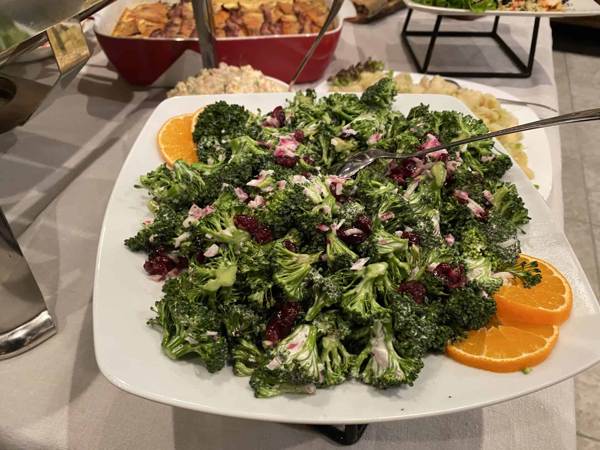 Salata od brokolija sa brusnicama