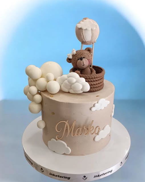 Torta sa medom u balonu i oblacima, sa imenom Marko
