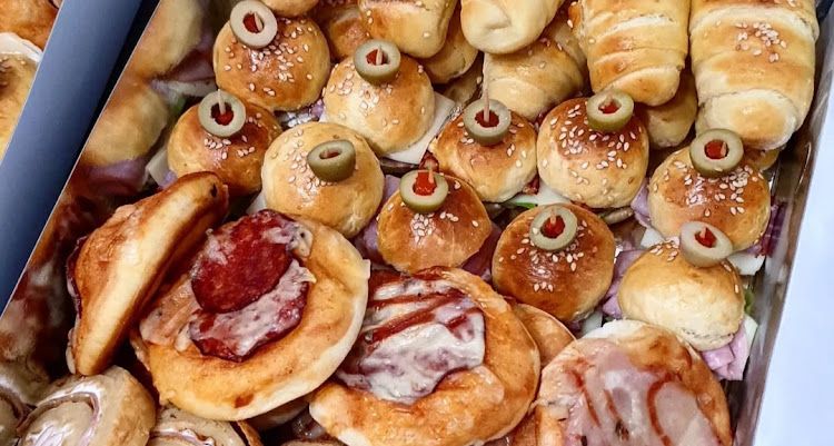 Slani program na drvenim daskama