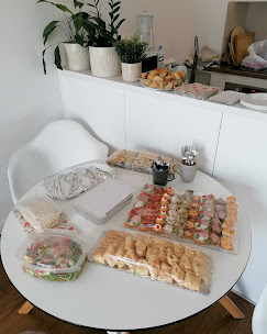 Pripremljena dostava — pakovani kanapei, sendviči i salate
