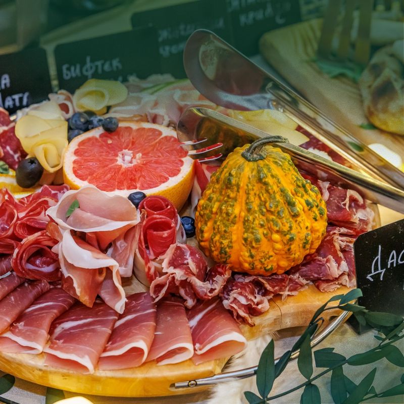 Plato pršute sa voćem